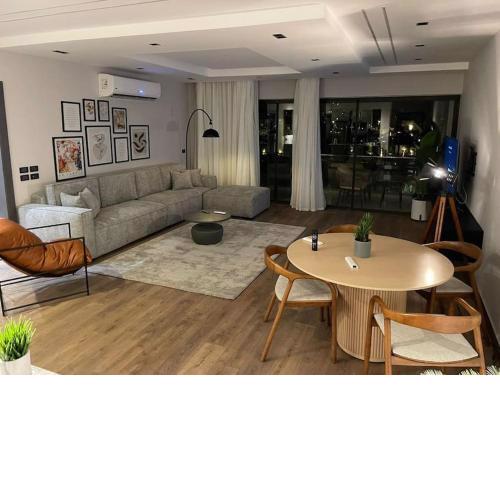 Luxury Apartment In Lake View Residence New Cairo