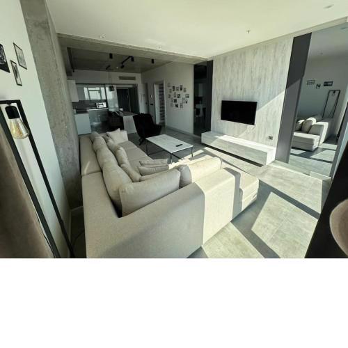 Luxury apt in the 40 plus floor