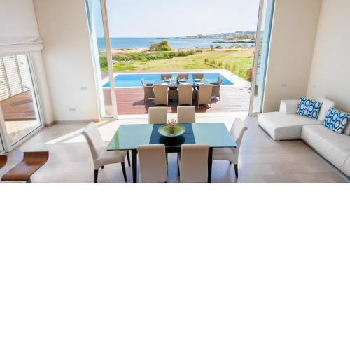 Luxury Bay View Villa 20 Right On Τhe Beach