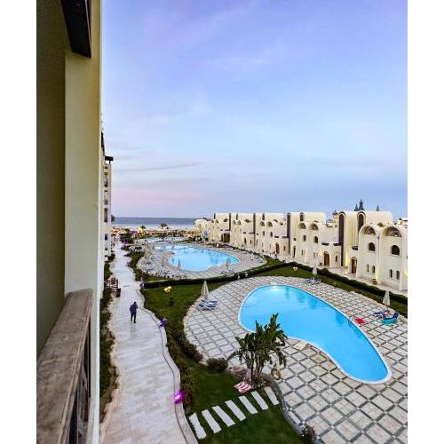 luxury Beachfront Studio- Foreign Nationals Only