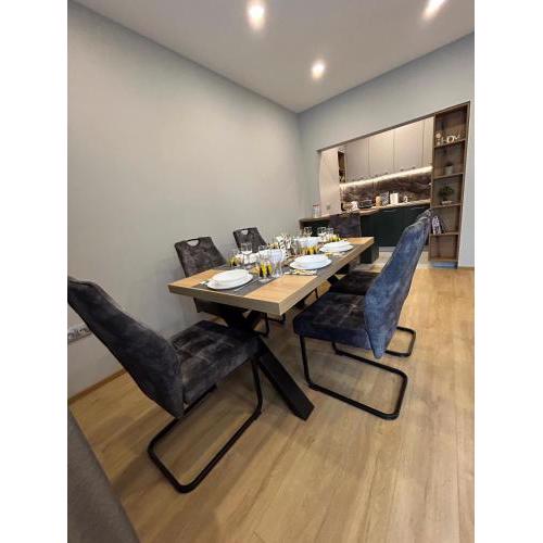 Luxury Central Apartment
