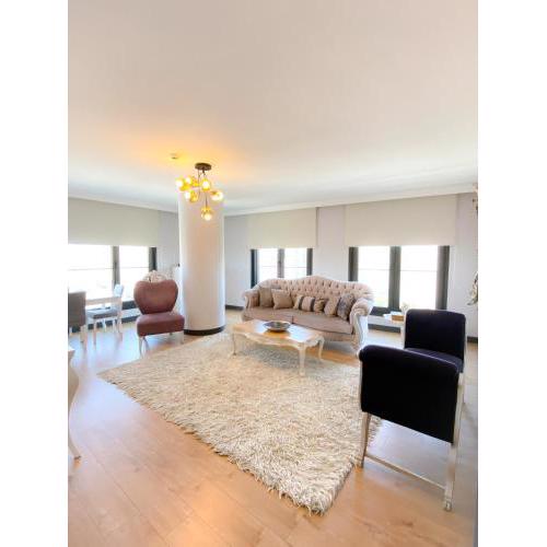 Luxury Central Fully Equipped 3BR 2BA Apartment by Siena Suites