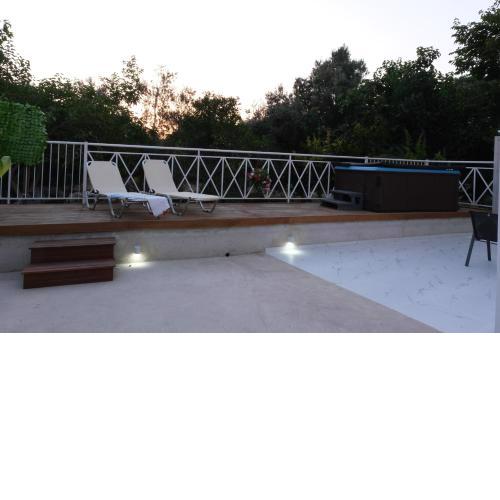 Luxury Fani House Next to Harbor area with Jacuzzi