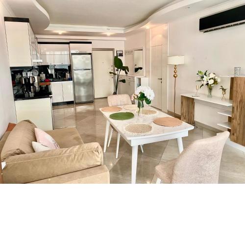 Luxury flat 2 mins from beach