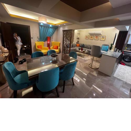 luxury flat with garden and private entrance شقة فاخرة بحديقة و مدخل خاص