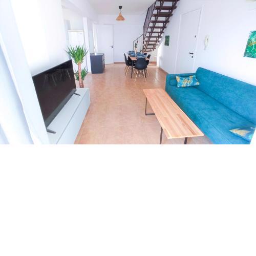 Luxury Maisonette Apartment -SEA VIEW, NETFLIX, GYM- 5 Min from Beach