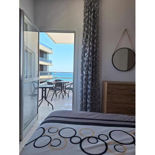 Luxury one bedroom - seafront