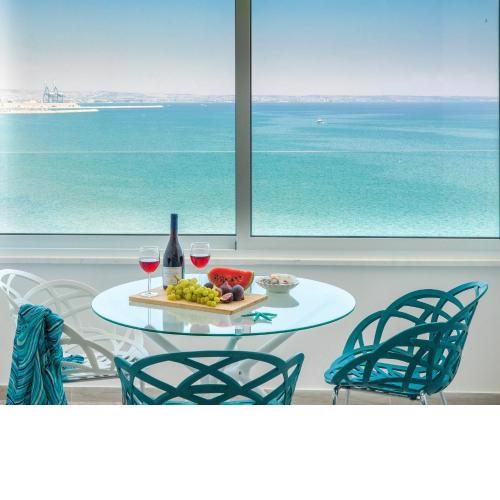 Luxury Penthouse 1BR-Seafront-Seasonal Pool-Central