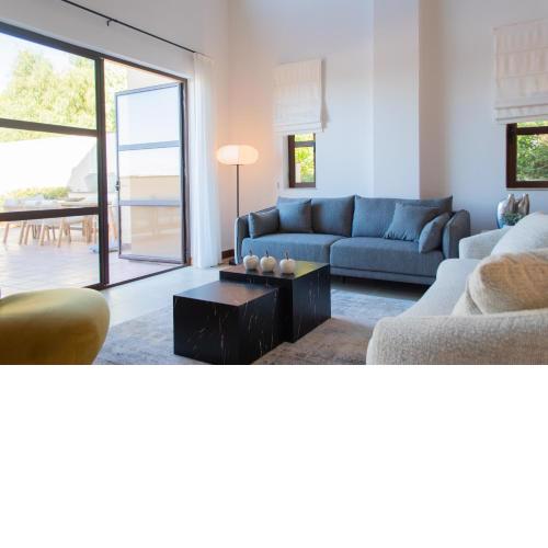 Luxury Pool View Flat L12