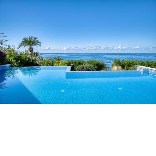 Luxury Seafront Prestige Villa 1