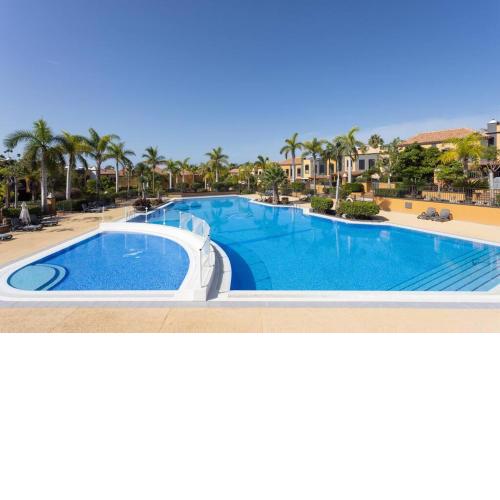 Luxury Townhouse 300m from Playa del Duque