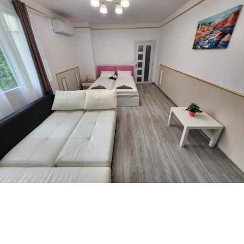 luxury two bedroom Crown Apartament