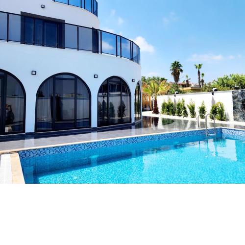 Luxury villa imperial