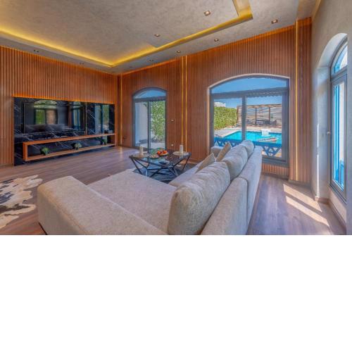 Luxury Villa with pool heated