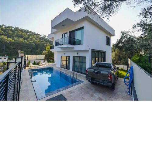Luxury Villa with Pool