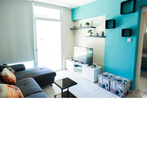 Mackenzie Flat 101