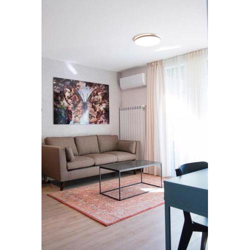 Madrid: A modern 2-bedroom apartment with parking