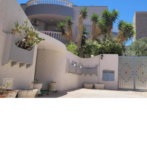 Magnifique grande villa a skanes