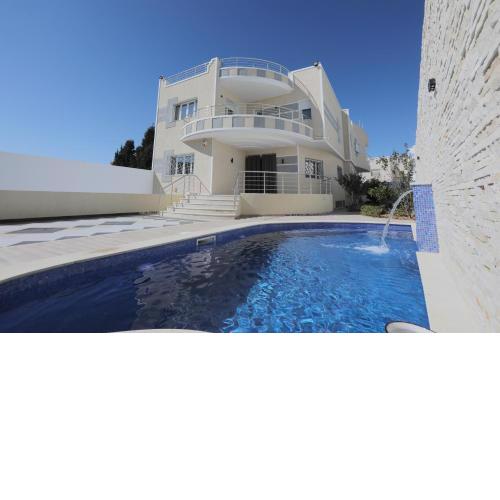 Magnifique Villa Avec Piscine, Pour Vos Vacances !