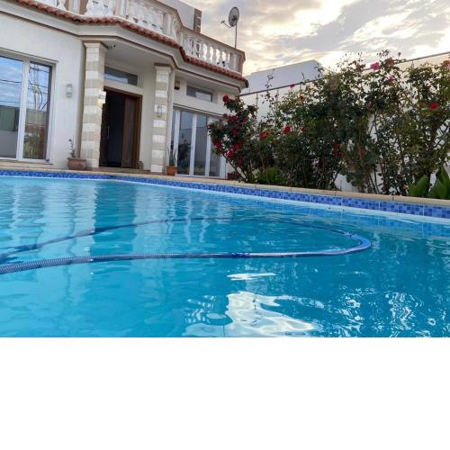 Maison de standing avec piscine au bord de mer 250m2