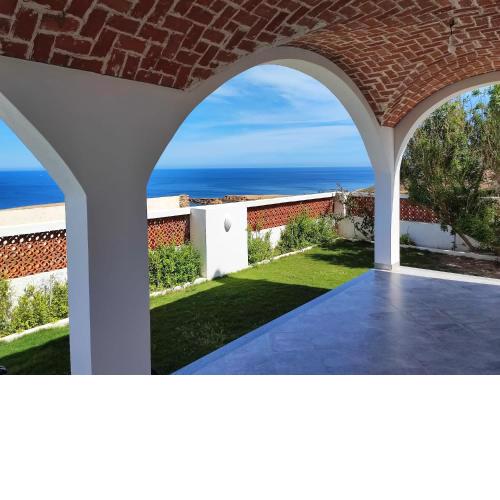Maison vue mer, île de Zembra et montagne en Tunisie - Elhaouaria
