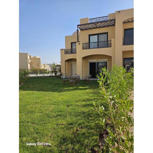 Makadi home lake view & garden