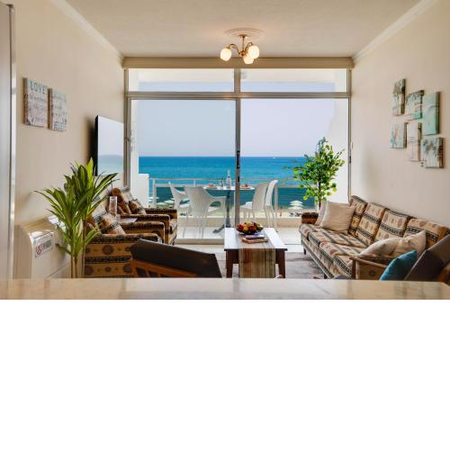 Makenzy Sandy Beachfront Paradise