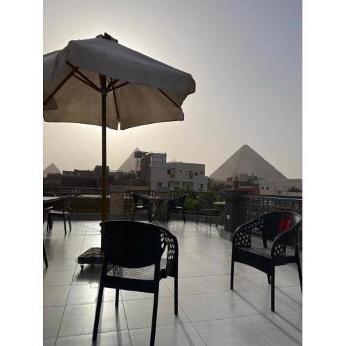 Malak pyramids inn