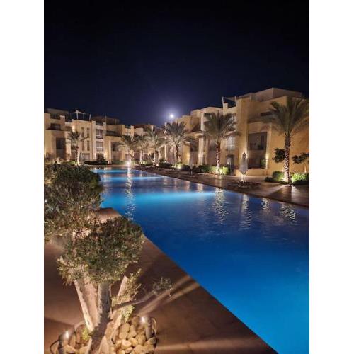 Mangroovy - 1BR GF +2 wall beds Garden & Pool view
