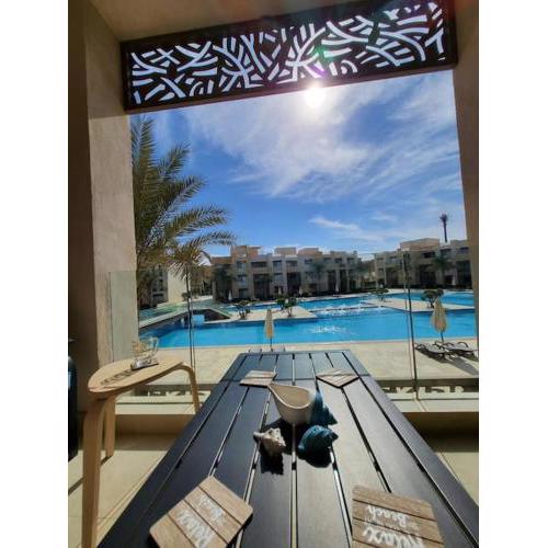 Mangroovy Ritzy, Cerulean appartement by the pool