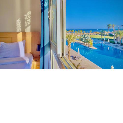 Mangroovy Seaview 2BR Beach and Pool Free access