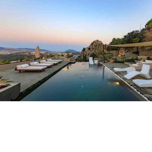 Mansion with sea and rocks view, housekeeper, breakfast