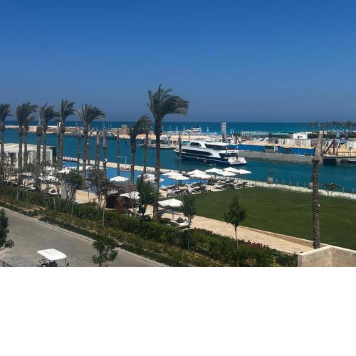 Marassi, Luxury Suite in Address Beach resort! service apartment