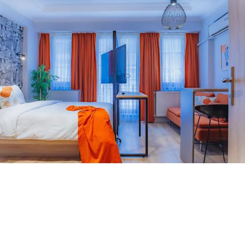 Marcian's Column Hotel - Orange and Blue