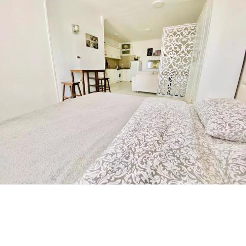 Marilyn Studio with Sea View Wi Fi