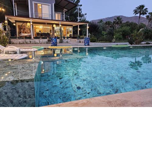 Marmaris Hisarönü'nde Havuzlu Villa