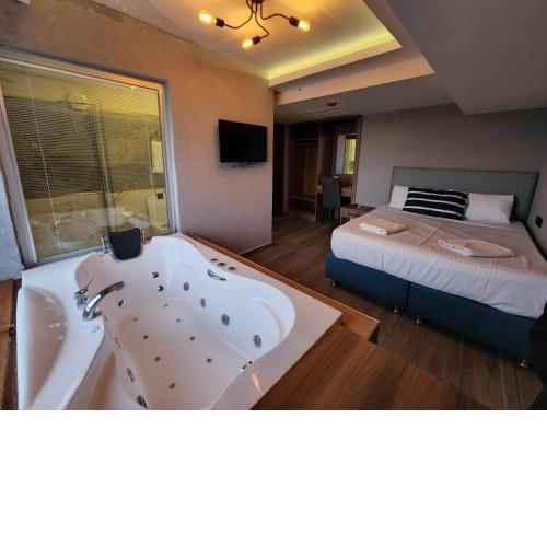 Martin City Hotel