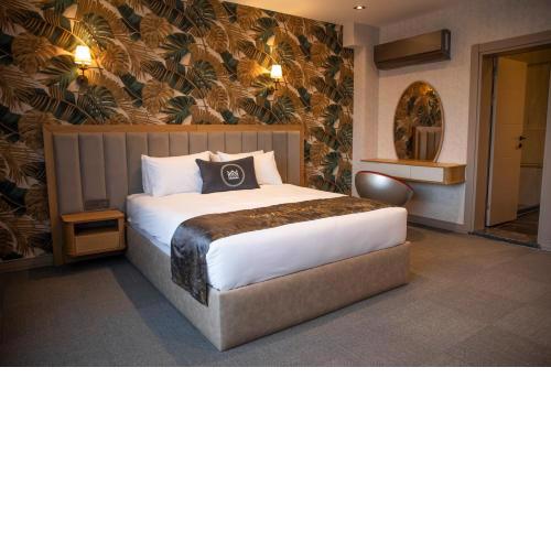 MATEO HOTEL