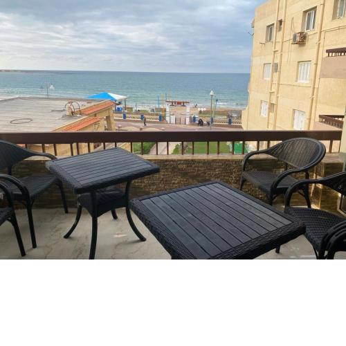 Maxeem Direct sea view Apartment super Lux 2 bed rooms Maamoura Beach شاليه سوبر لوكس مجموعه مكسيم شاطىء المعموره على البحرمع كارنيهات بوابه طول السنه و الشاطىء الخاص من اول مايو الى نهايه اكتوبر للعائلات