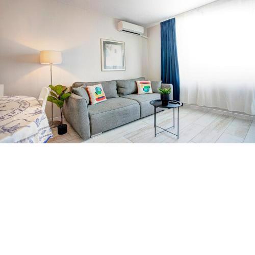 Maxim Sofia Center 1BDR Apartment Next to SUBWAY STATION and MALL SOFIA