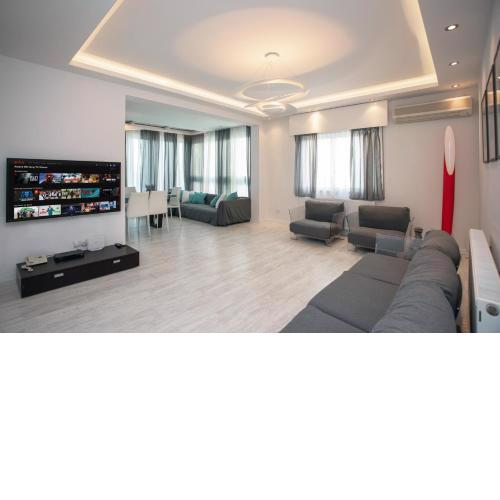 Mayra Seafront Luxury Apartment (BREAKBOOKING-CY)