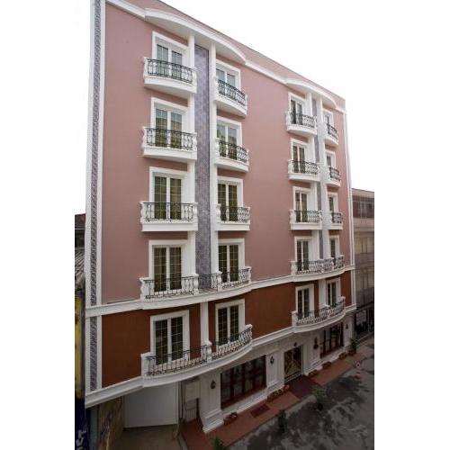 Maywood Hotel