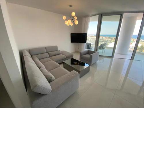 McKenzie 2 bedrooms Seaview Residence