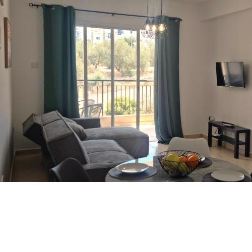 Melania Modern Apart with pool near CORAL BAY, Pafos