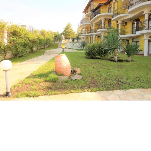 Menada Green Hills Apartments