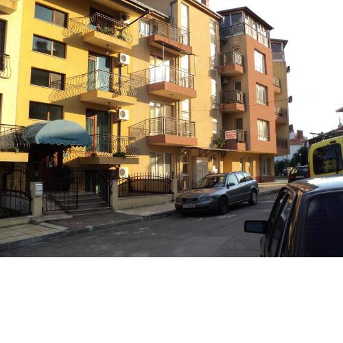 Meni Apartments and Guest Rooms