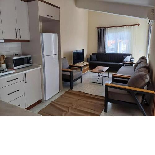 Merkezde Denize Yakın Eşyalı Daire