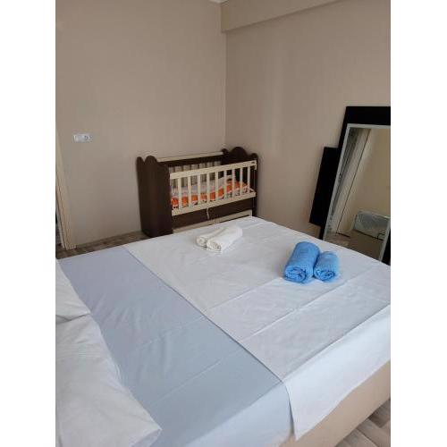 Meyra apart