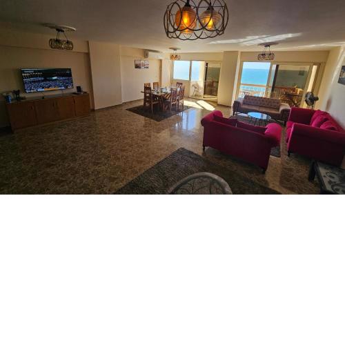 Midpoint Panoramic View - Families Only