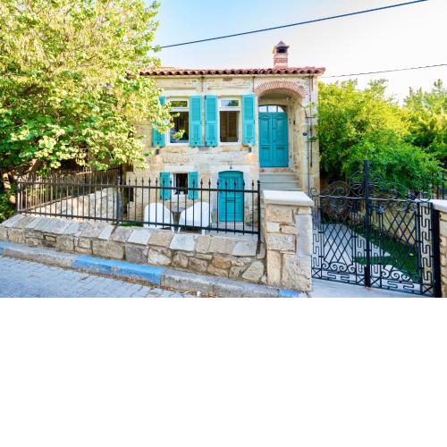 MINIQ HOMES 102 - Historical Stone House with Garden Cinema